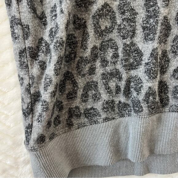 Lucky Brand Leopard Print Grey Viscose Knit Blend Pullover Sweater Size Large - Picture 3 of 15